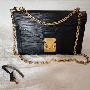 Louis Vuitton Epi Dragonne Clutch Bag Black Purse Pochette Crossbody Trunk Case